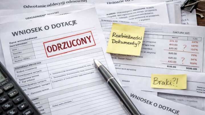 Błędy we wnioskach o dotacje – co najczęściej blokuje wypłatę